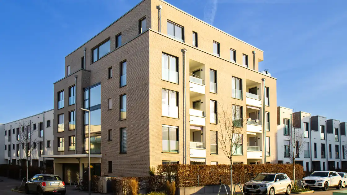 Ein Gebäude an der Erna-Eckstein-Str.