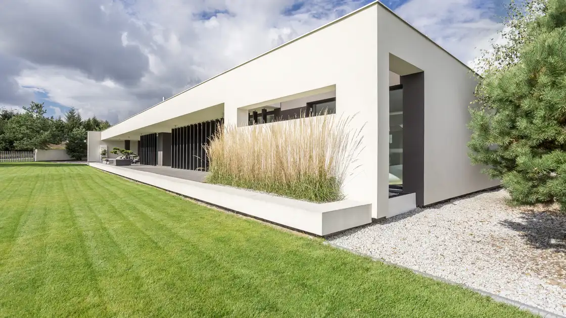 Modernes Einfamilienhaus mit Grünfläche